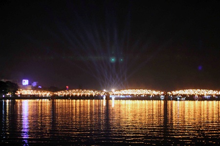 Light it up with fire on Truong Tien Bridge in Hue